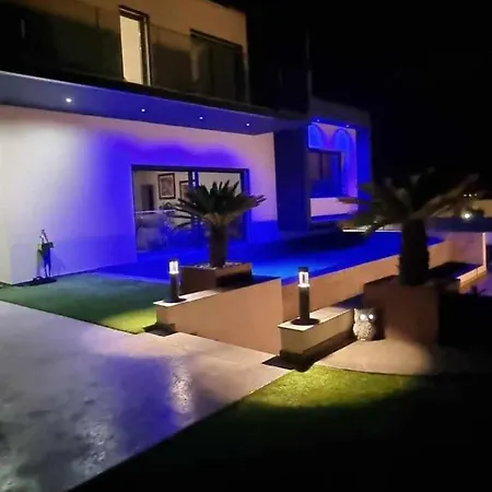De Luxe, Spa, Piscine, Entre Et Montagne Bed & Breakfast