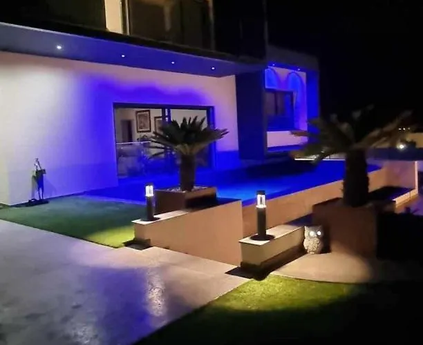De Luxe, Spa, Piscine, Entre Et Montagne Bed & Breakfast