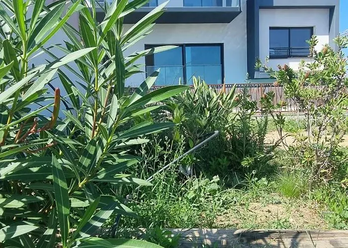Bed & Breakfast De Luxe, Spa, Piscine, Entre Et Montagne
